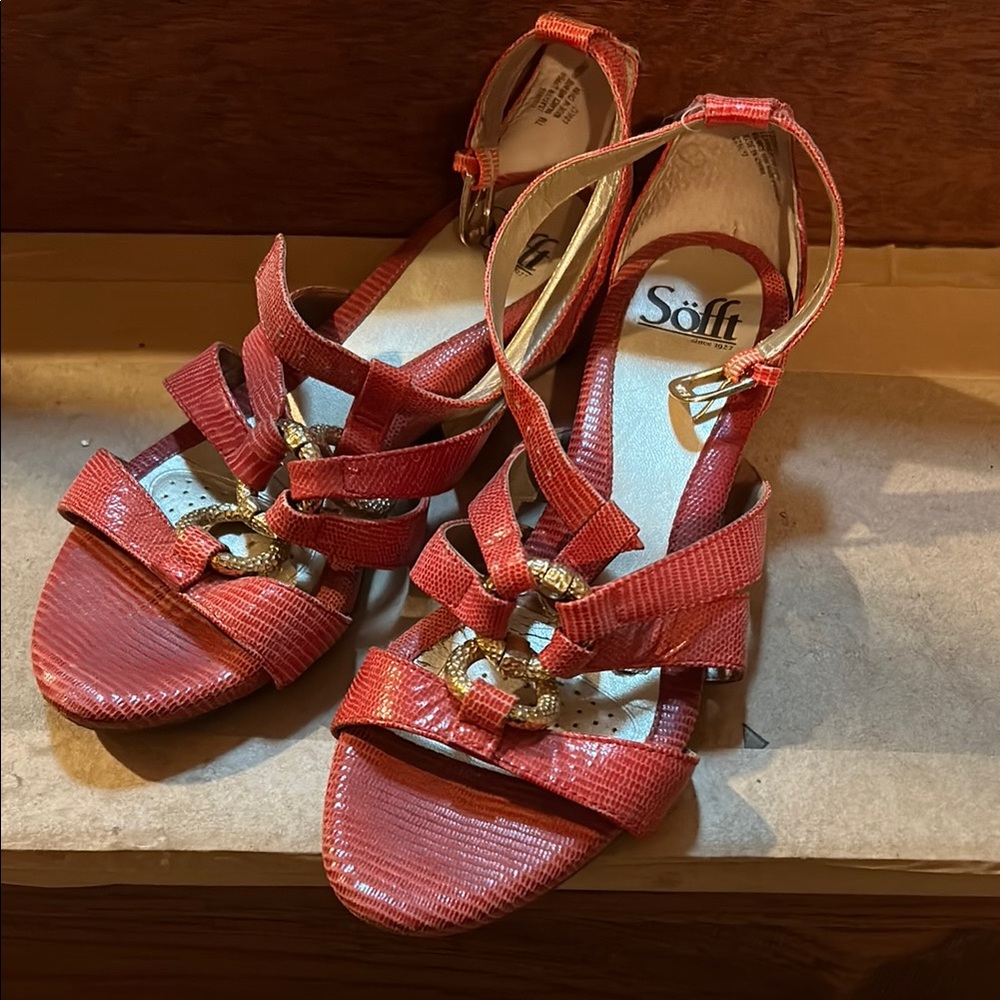 Sofft Red Sandals with Strap and Decorative Bow